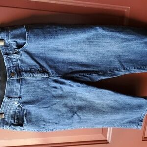 Chico's Fabulously Slimming Bermuda Jean shorts size 00 (xs size 2)